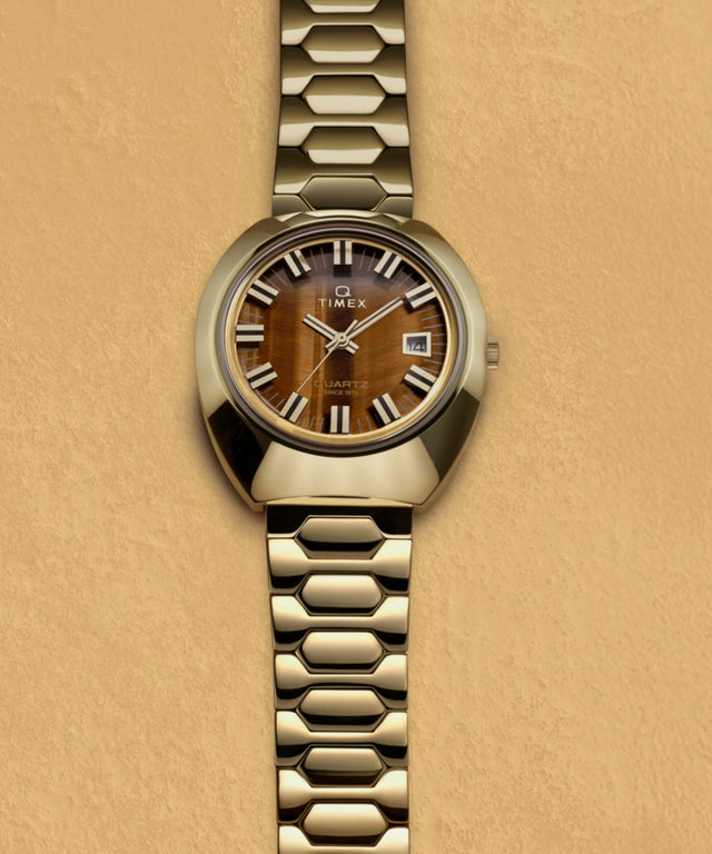 TW2Y45200 Q Timex® 1972 Time Machine Reissue: reloj de 39 mm con brazalete de acero inoxidable. Imágenes de las siluetas clave de la campaña (fotos de producto)