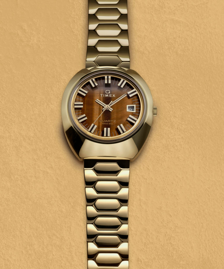 TW2Y45200 Q Timex® 1972 Time Machine Reissue: reloj de 39 mm con brazalete de acero inoxidable. Imágenes de las siluetas clave de la campaña (fotos de producto)
