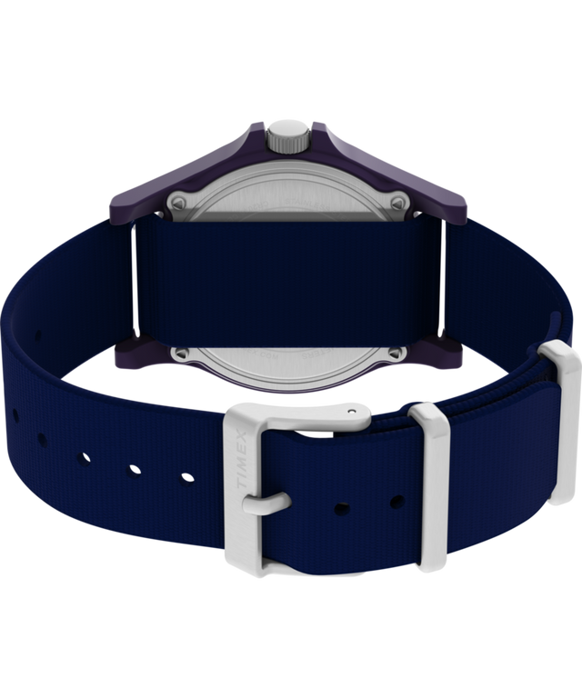 TW2Y46200 Reloj Timex x Fortnite Acadia de 40 mm con correa de tela: imagen del fondo de la caja con accesorio