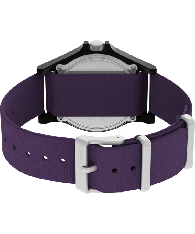 TW2Y46300 Reloj Timex x Fortnite Acadia de 40 mm con correa de tela: imagen del fondo de la caja con accesorio
