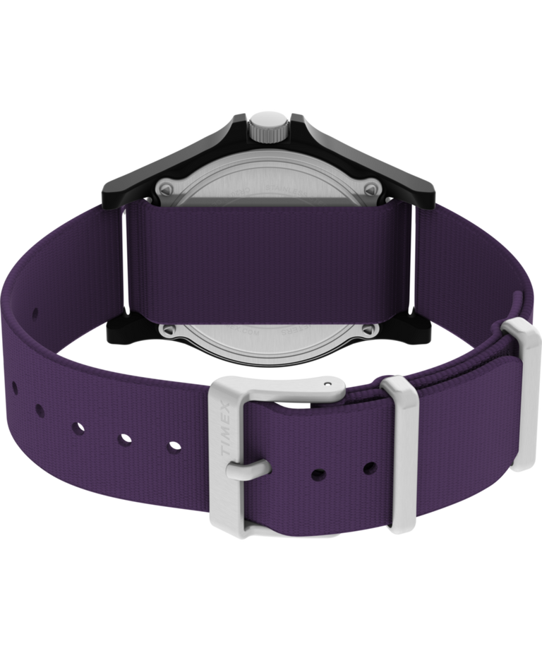 TW2Y46300 Reloj Timex x Fortnite Acadia de 40 mm con correa de tela: imagen del fondo de la caja con accesorio