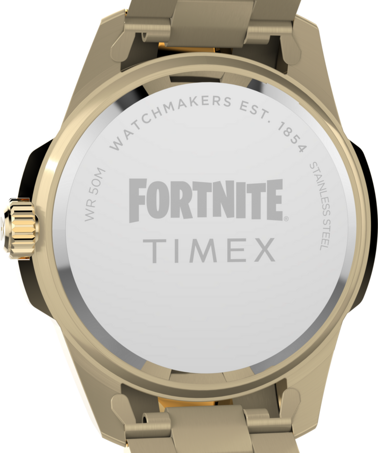 TW2Y47200 Timex x Fortnite Essex, reloj de 45 mm con brazalete de acero inoxidable. Imagen del fondo de la caja.
