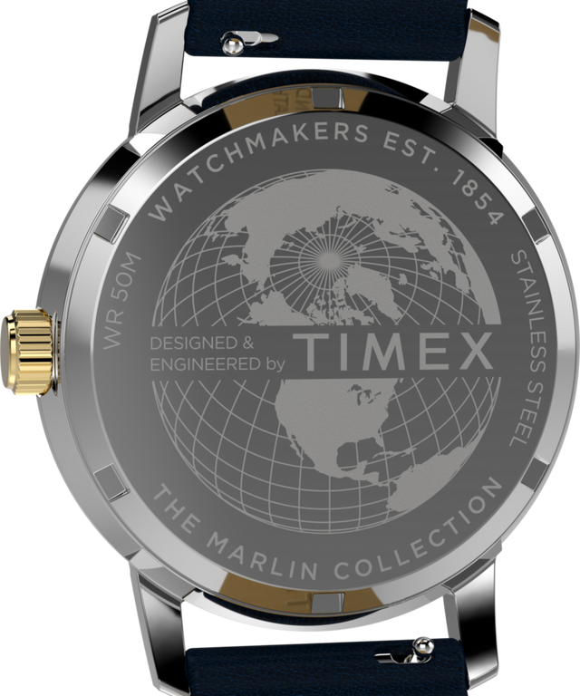 TW2Y47900 Marlin® Quartz GMT, reloj de 40 mm con correa de piel. Imagen del fondo de la caja.