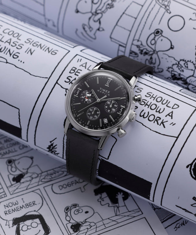 TW2Y48500 Reloj Peanuts® x Timex Marlin® Chronograph Joe Cool de 40 mm con correa de piel: imágenes clave de la campaña (fotos de producto)