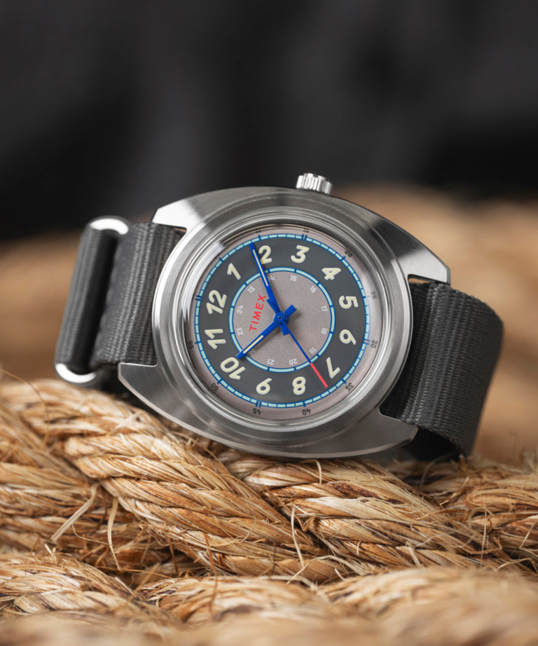 TW2Y52300 «Worn & Wound» x Timex Storm, reloj de 37 mm con correa de tela: siluetas clave de la campaña (fotos de producto) Imagen