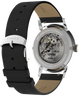 TW2Y53800 Peanuts® x Timex Marlin® Automatic Soccer, reloj de 40 mm con correa de piel. Imagen del fondo de la caja con accesorio.