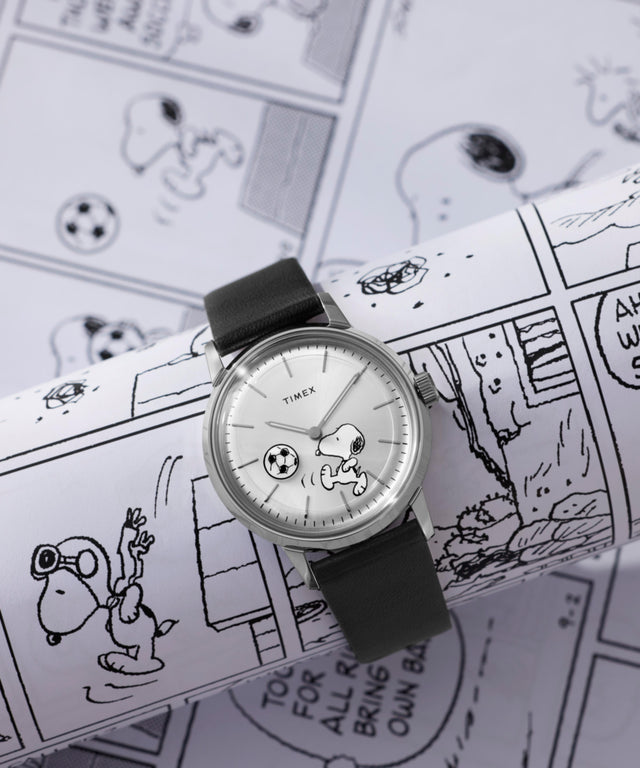 TW2Y53800 Peanuts® x Timex Marlin® Automatic Soccer, reloj de 40 mm con correa de piel: imágenes de las principales siluetas de la campaña (fotos de producto)