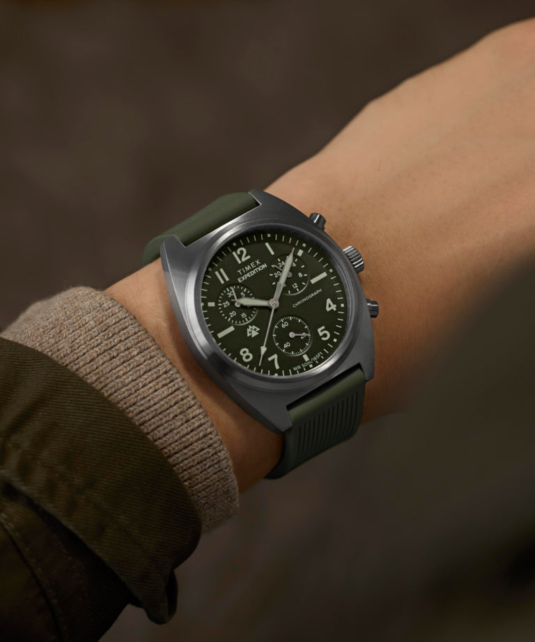 TW2Y61100 Reloj Expedition® Capstone Chronograph de 41 mm con correa de silicona. Imagen principal de la muñeca