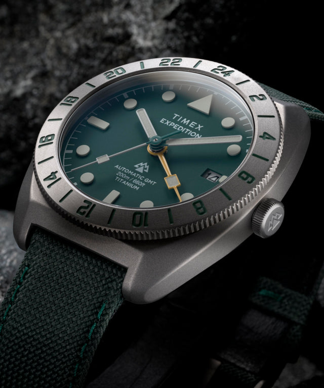 TW2Y63400 Reloj Expedition® Pioneer Titanium Automático GMT de 41 mm con correa de tela (colaboración) — Imagen adicional