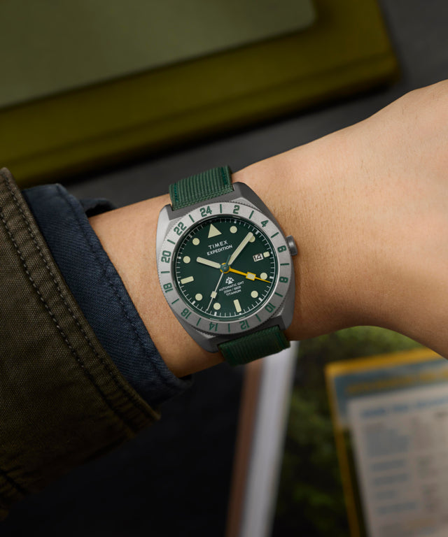 TW2Y63400 Expedition® Pioneer Titanium Automático GMT, 41 mm, correa de tela. Imagen principal de la muñeca