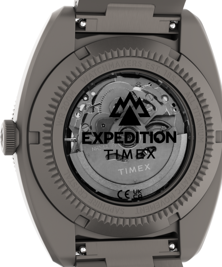 Imagen del fondo de caja del reloj Expedition® Pioneer Titanium Automatic GMT de 41 mm con brazalete de titanio TW2Y63500