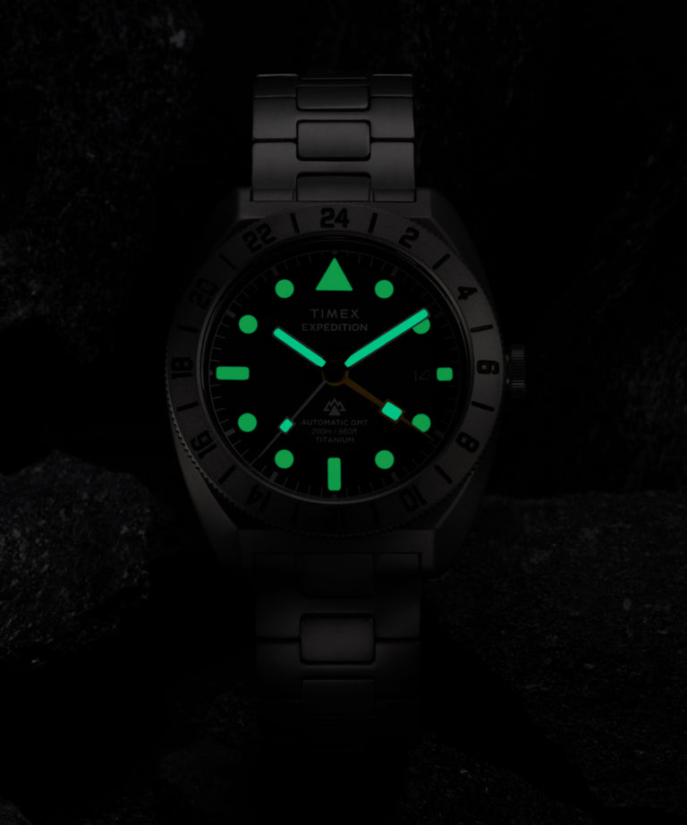 Segunda toma estética alternativa del reloj con brazalete de titanio Expedition® Pioneer Titanium Automatic GMT de 41 mm TW2Y63500
