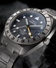 Imagen adicional de colaboración del reloj con brazalete de titanio Expedition® Pioneer Titanium Automatic GMT de 41 mm TW2Y63500