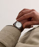Imagen principal en la muñeca del reloj automático Marlin® Draper de 37 mm con correa de piel TW2Y65200
