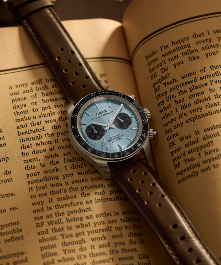 TW2Y70600 Reloj Waterbury Heritage Chronograph de 39 mm con correa de piel  Imagen de los modelos clave de la campaña (fotos de producto)