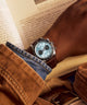 TW2Y70600 Reloj Waterbury Heritage Chronograph de 39 mm con correa de piel  Imagen principal de la muñeca