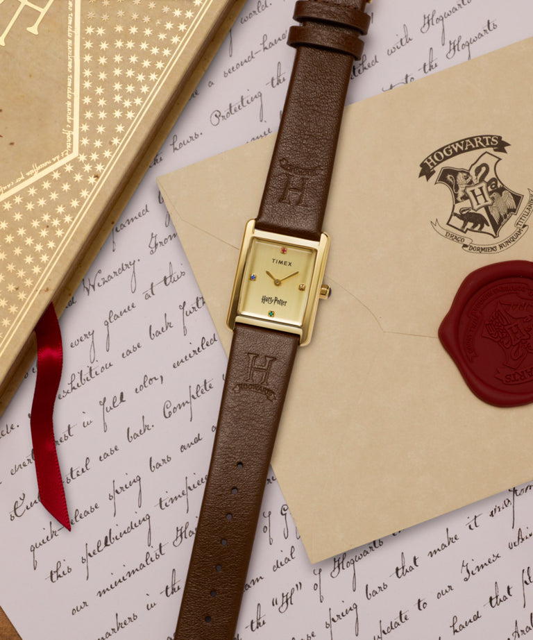 TW2Y75700 Harry Potter x Timex Hailey Hogwarts: reloj con correa de piel de 24 mm. Siluetas clave de la campaña (fotografías de producto). Imagen