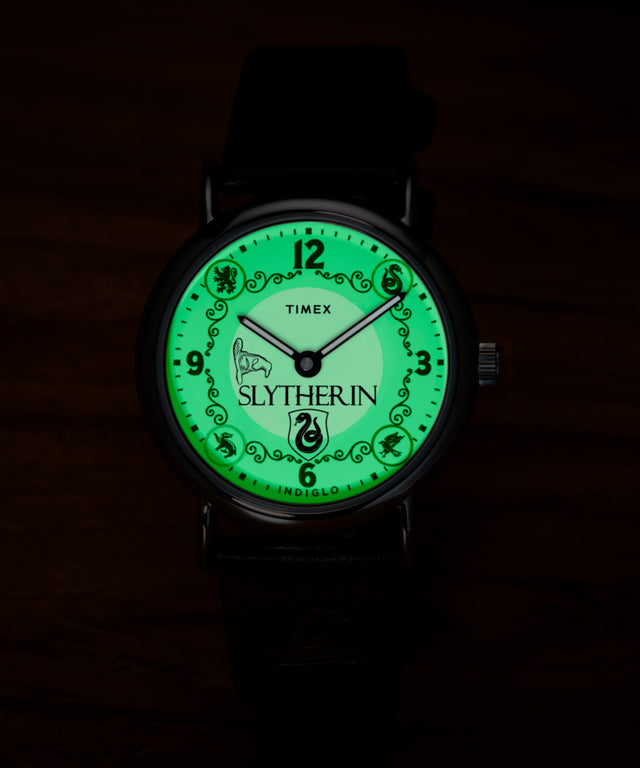 TW2Y76400 Reloj Harry Potter x Timex Weekender de la casa Slytherin, 38 mm, correa de piel: siluetas clave de la campaña (fotos de producto) Imagen