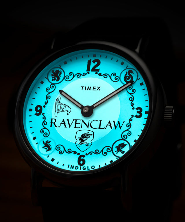 TW2Y76500 Reloj Harry Potter x Timex Weekender de la casa Ravenclaw, 38 mm, con correa de piel. Colaboración. Imagen adicional