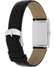 TW2Y78800 Todd Snyder x Timex 1976 Lexington, reloj con correa de piel de 21 mm. Imagen del fondo de la caja con accesorio.