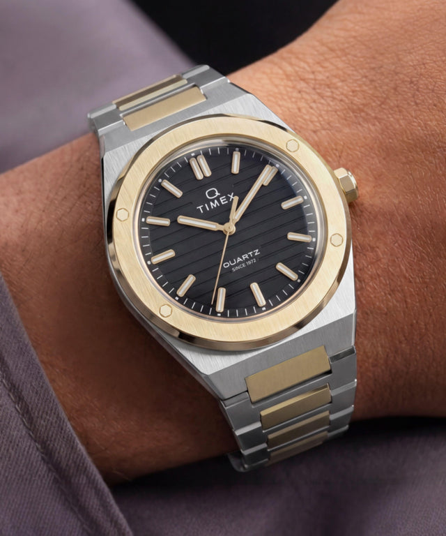 TW2Y81500 Q Reloj Timex Marbella de 40,5 mm con brazalete de acero inoxidable. Imagen principal de la muñeca