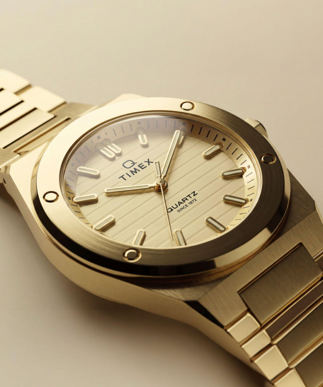 TW2Y82000 Q Reloj Timex Marbella de 34 mm con brazalete de acero inoxidable. Foto alternativa de belleza 4