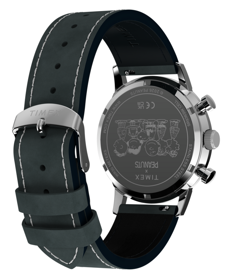 TW2Y85300 Reloj Peanuts® x Timex Marlin® Cronógrafo de 40 mm con correa de piel  Imagen del fondo de la caja con accesorio