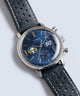 TW2Y85300 Reloj Peanuts® x Timex Marlin® Cronógrafo de 40 mm con correa de piel  Imagen de los modelos clave de la campaña (fotos de producto)