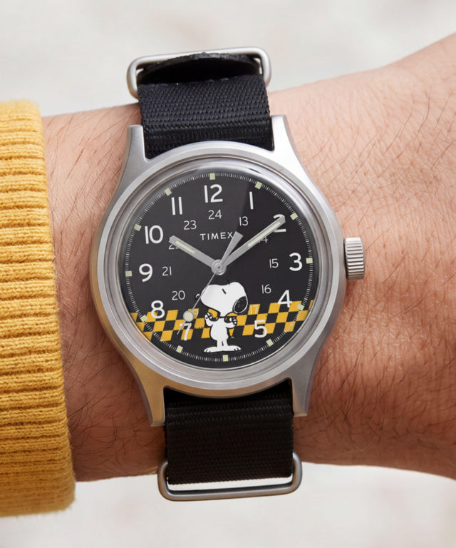 TW2Y85400 Reloj Peanuts® x Timex MK1® de 36 mm con correa de tela. Imagen principal de la muñeca