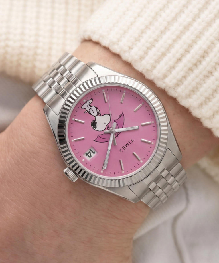 TW2Y85500 Reloj Peanuts® x Timex Legacy Snoopy con pulsera de acero inoxidable   Imagen principal de la muñeca
