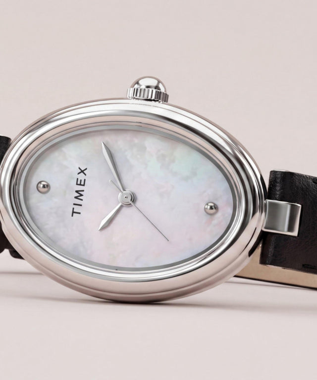 TW2Y86400 Cavatina® Luxe 22mm Leather Strap Campaña de relojes: siluetas clave (fotos de belleza) Imagen