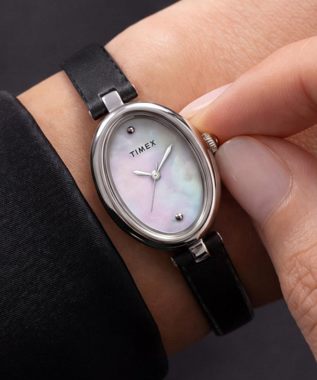 TW2Y86400 Cavatina® Luxe 22mm Leather Strap Imagen principal del reloj en la muñeca