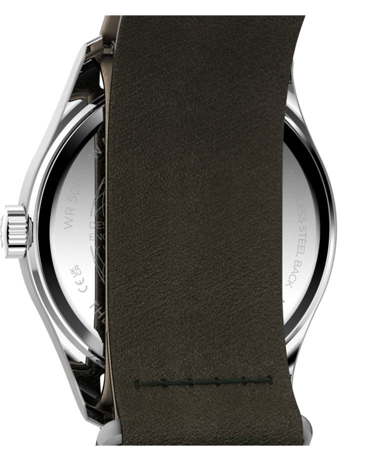 TW2Y86500 Reloj Timex Weekender® New England de 34 mm con correa de piel  Imagen del fondo de la caja