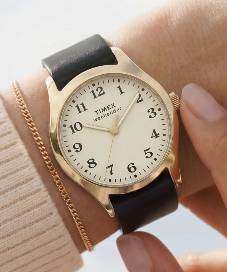 TW2Y86600 Reloj Timex Weekender® New England de 34 mm con correa de piel. Imagen principal de la muñeca