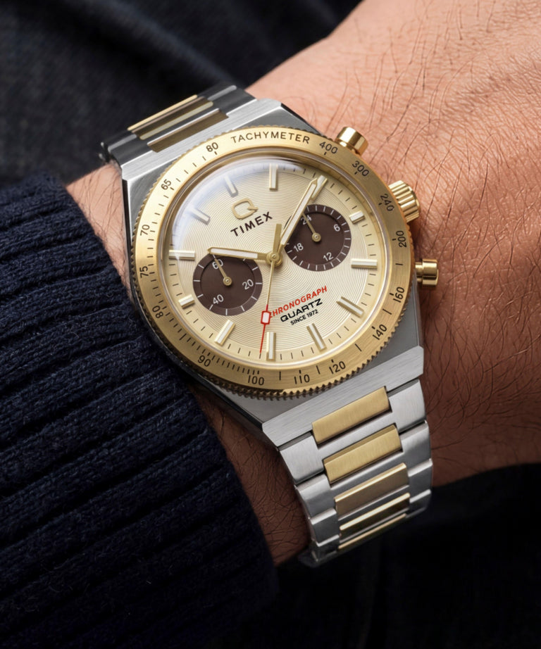 TW2Y92300 Q Reloj Timex Continental Chronograph de 36 mm con brazalete de acero inoxidable. Imagen principal de la muñeca