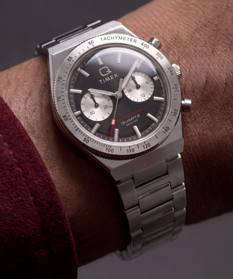 TW2Y93200 Q Reloj Timex Continental Chronograph de 36 mm con brazalete de acero inoxidable   Imagen principal de la muñeca