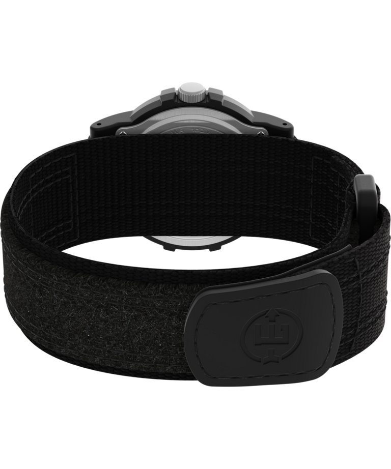 TW4B29100 Peanuts® x Timex Expedition® Beagle Scout Fast Wrap: imagen del fondo de la caja del reloj con el accesorio
