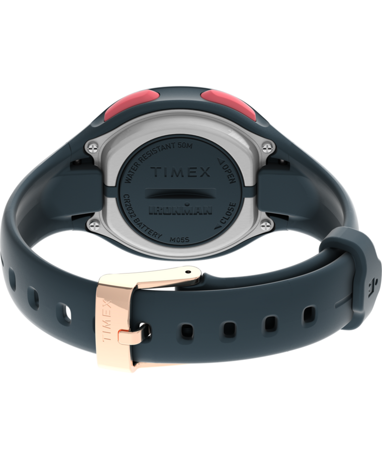 TW5M48200 Timex Ironman HeartFIT™ Transit+ de 33 mm con correa de resina, reloj de actividad y frecuencia cardíaca. Imagen del fondo de la caja con accesorio.