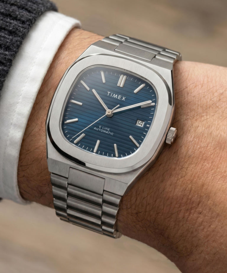 TW6A00700 Reloj Timex® Automatic E Line de 38 mm con brazalete de acero inoxidable. Imagen principal de la muñeca