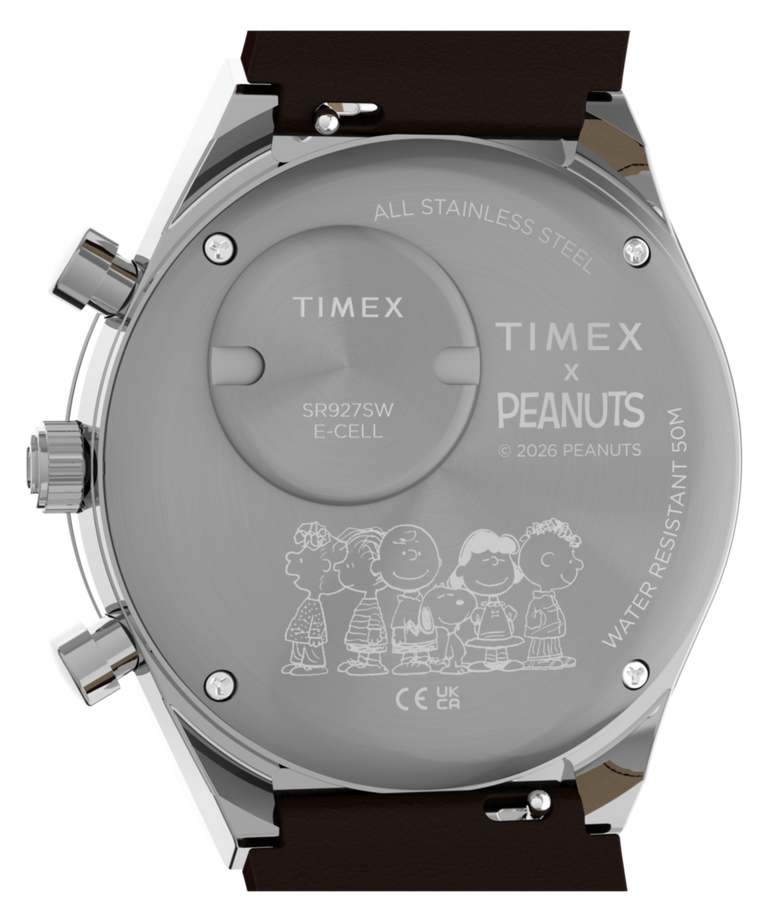TW6A04400 Imagen del fondo de la caja del reloj cronógrafo Peanuts® x Q Timex de 40 mm con correa de piel
