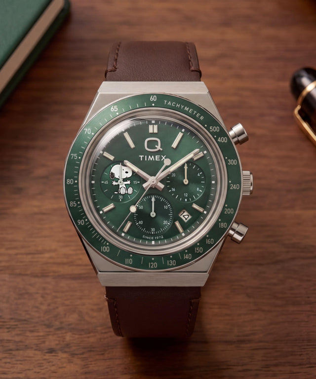 TW6A04400 Reloj Peanuts® x Q Timex Cronógrafo de 40 mm con correa de piel: imágenes clave de la campaña (fotos de producto)