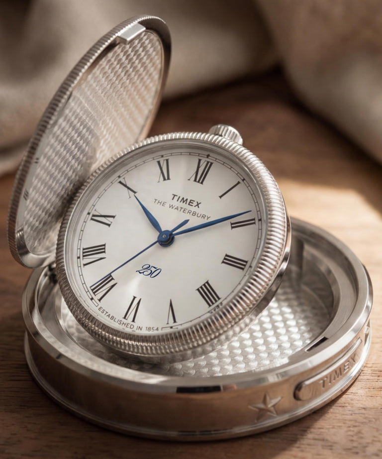 TW6A05900 Reloj de mesa Waterbury America 250, 49 mm, acero inoxidable, siluetas de llaves de campaña (fotos de presentación) Imagen