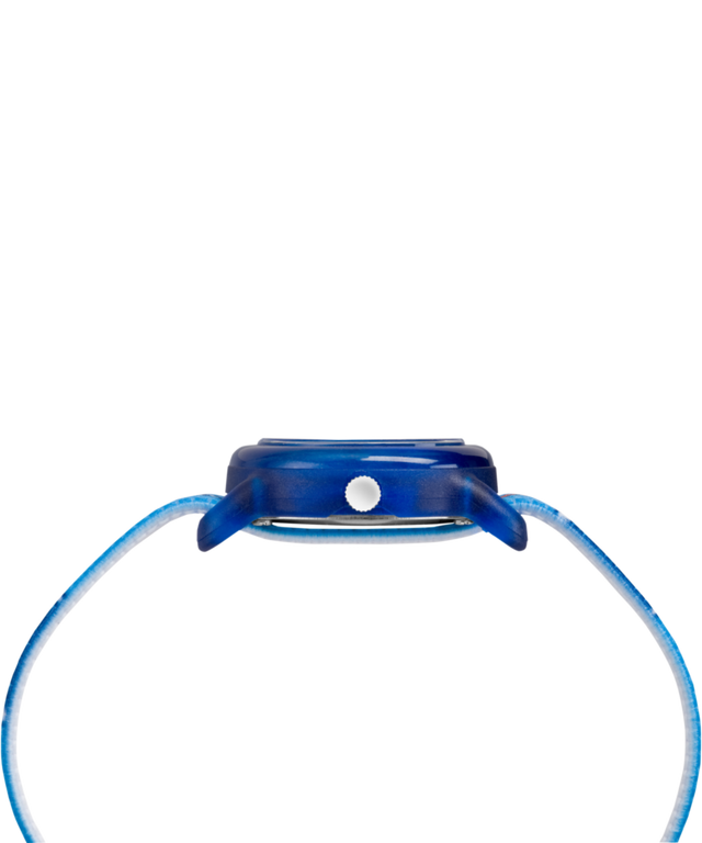 TW7C16500 TIMEX TIME MACHINES® Reloj infantil de 29 mm con diseño de fútbol, de tejido elástico azul. Imagen de perfil