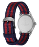 TWG069300 NOAH x Timex MK1 Anchor, 36 mm, correa de tela, set de regalo. Imagen del fondo de la caja con accesorio.